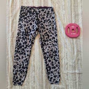 💪🏻 Calvin Klein Greys Cheetah Medium Leggings